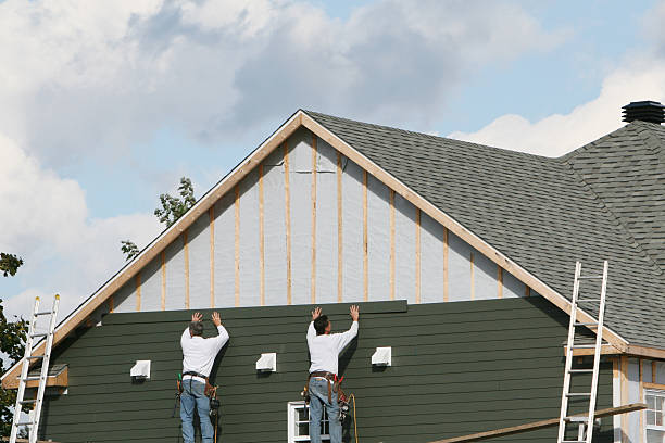 Professional Vinyl Siding technician working in Ferndale, PA